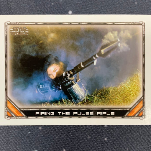 Star Wars - The Mandalorian 2020 -  048 - Firing the Pulse Rifle Vintage Trading Card Singles Topps