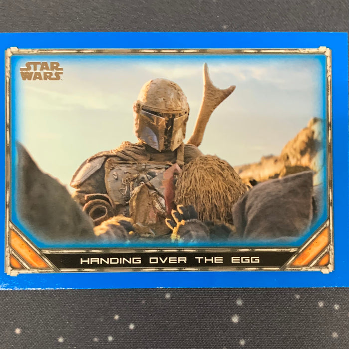 Star Wars - The Mandalorian 2020 -  024 - Handing over the Egg - Blue Border Vintage Trading Card Singles Topps